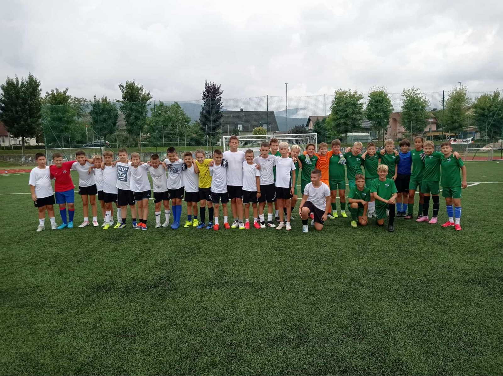 SLIKA 2 Gostujoči nogometaši